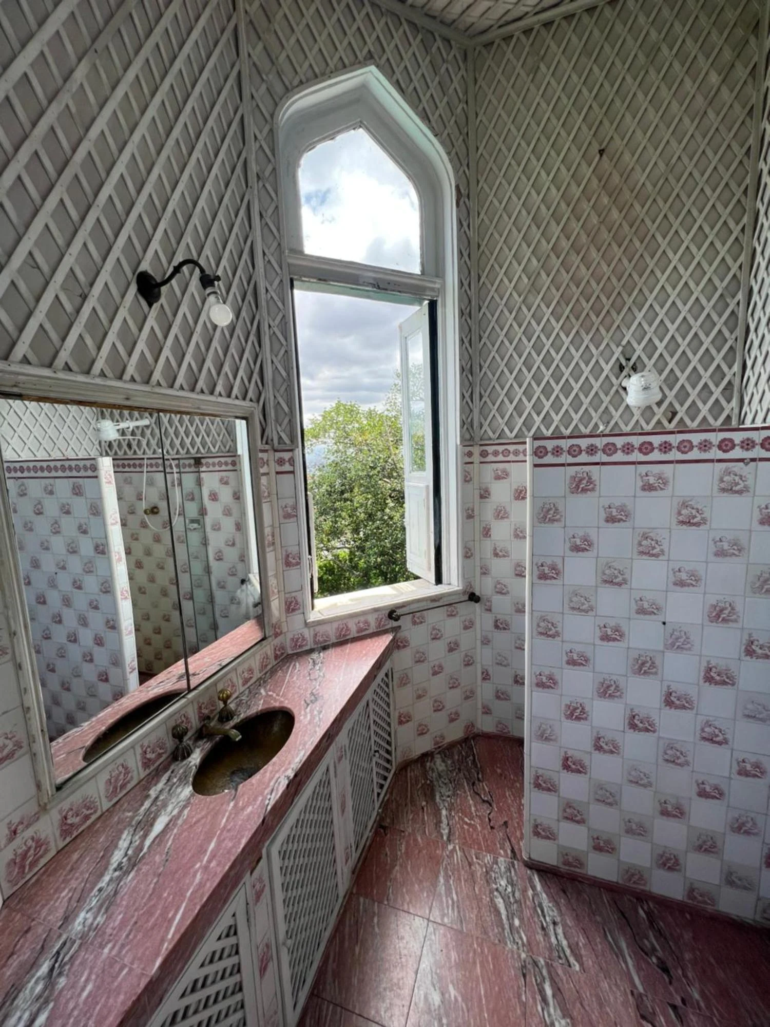 A window onto Rio, even in the bathroom