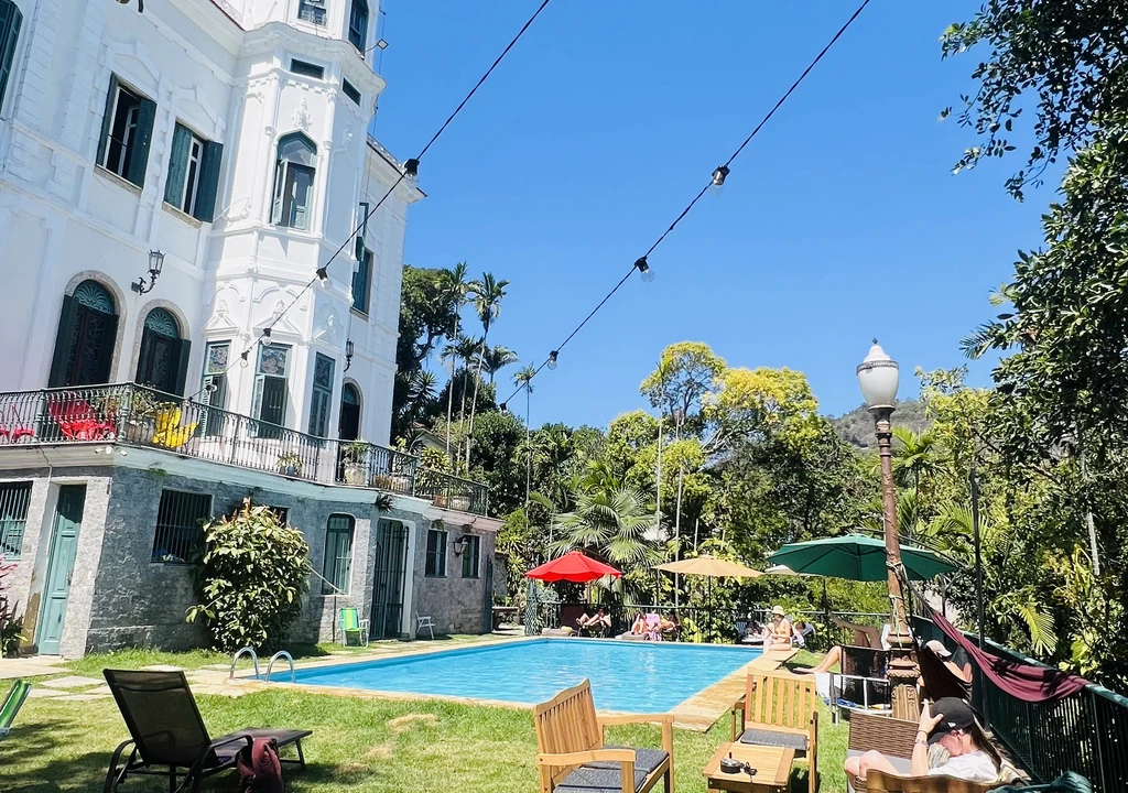 The castle, the pool and sunshine