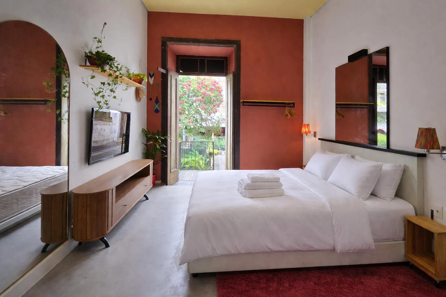 The inner-courtyard room